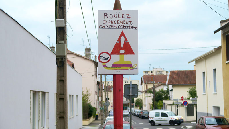 Lire la suite à propos de l’article Et si on venait à l’école à pieds, en trottinette ou en vélo&nbsp;?